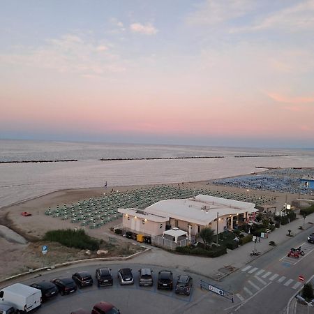 Attico Fronte Mare Apartment Martinsicuro Bagian luar foto