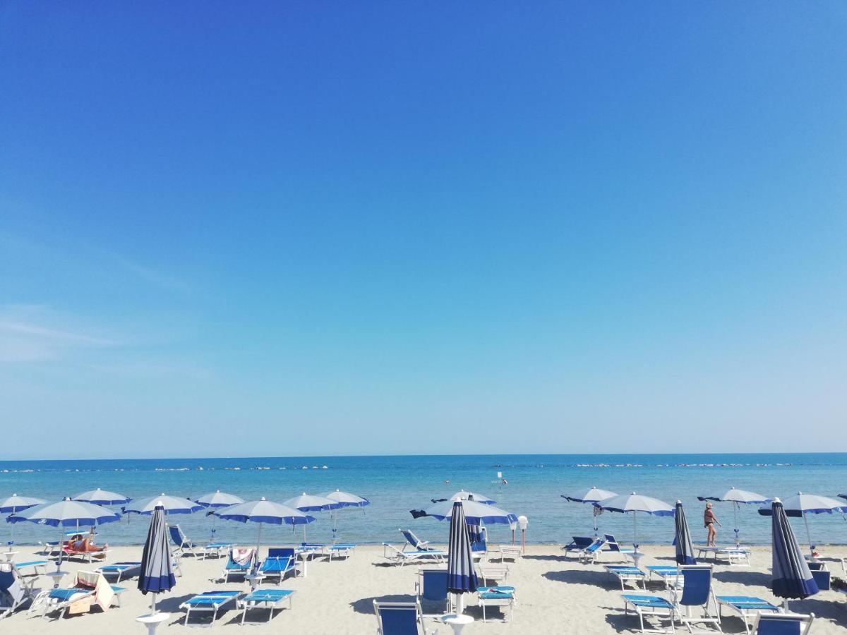 Attico Fronte Mare Apartment Martinsicuro Bagian luar foto