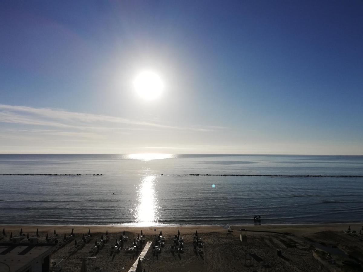 Attico Fronte Mare Apartment Martinsicuro Bagian luar foto