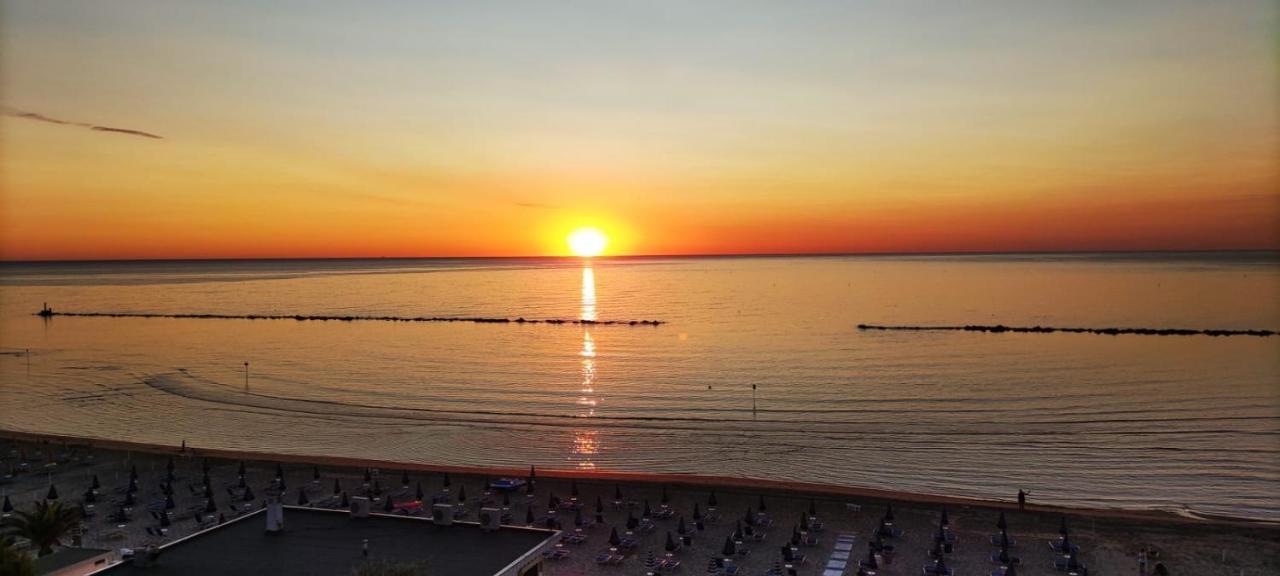 Attico Fronte Mare Apartment Martinsicuro Bagian luar foto