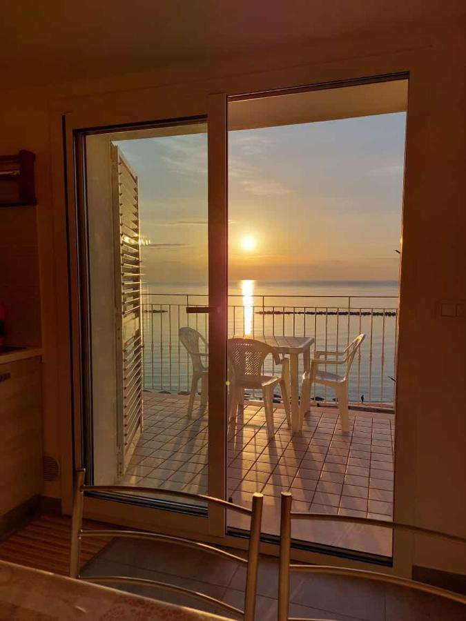 Attico Fronte Mare Apartment Martinsicuro Bagian luar foto