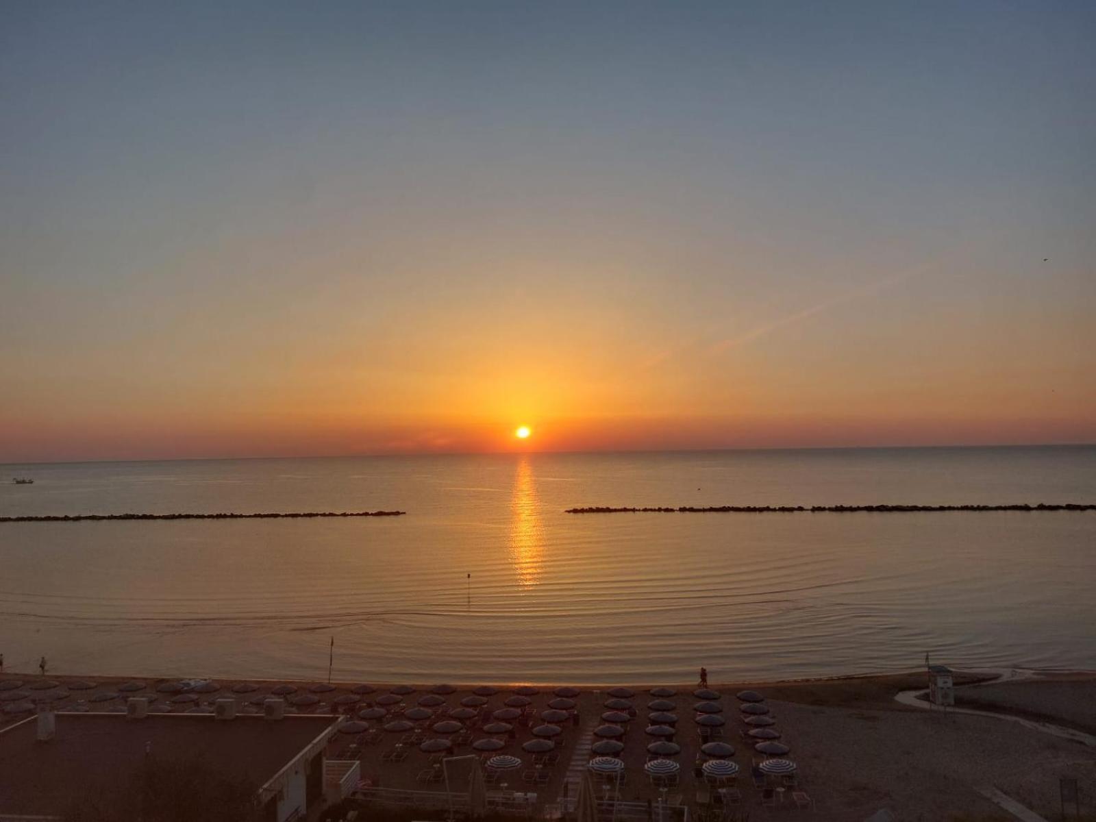 Attico Fronte Mare Apartment Martinsicuro Bagian luar foto