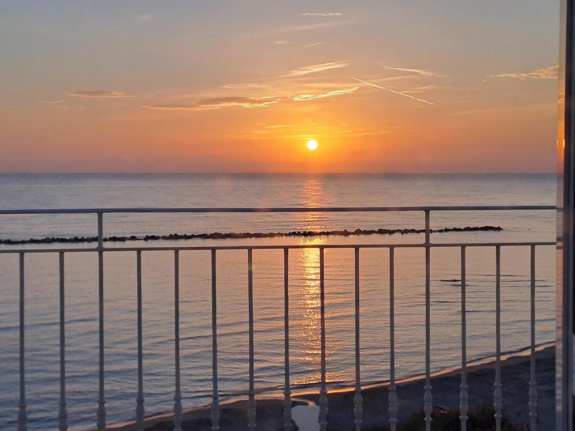 Attico Fronte Mare Apartment Martinsicuro Bagian luar foto